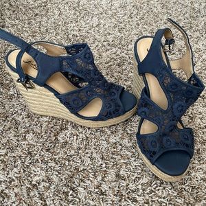 Lucky Brand blue lace floral wedges shoes